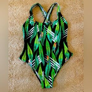 Cupshe rainforest parrot print one piece swimsuit size large